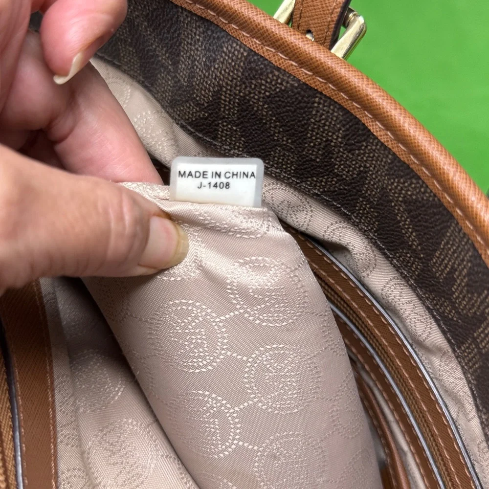 MICHAEL KORS BROWN LOGO LARGE TOTE WITH FRONT POCKET - Picture 14 of 16